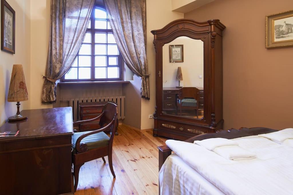 Cozy Apartment In Gothic Style House In The Heart Of The Old Town Vilnius Bagian luar foto