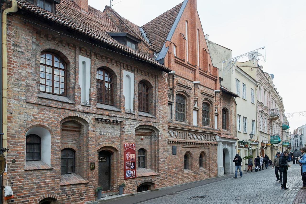 Cozy Apartment In Gothic Style House In The Heart Of The Old Town Vilnius Bagian luar foto