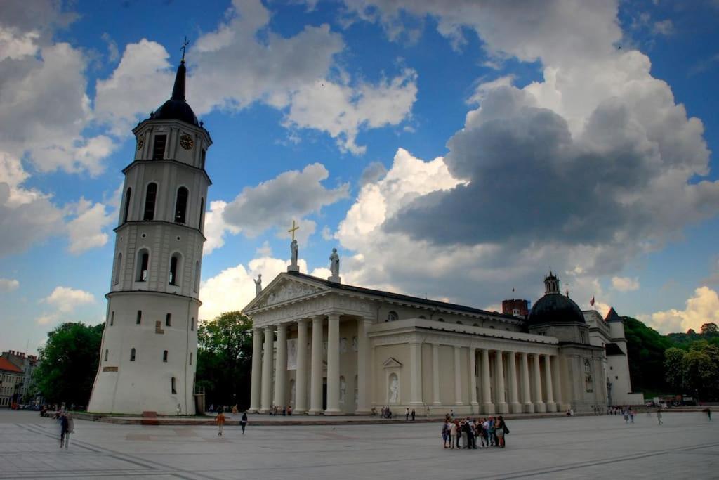 Cozy Apartment In Gothic Style House In The Heart Of The Old Town Vilnius Bagian luar foto